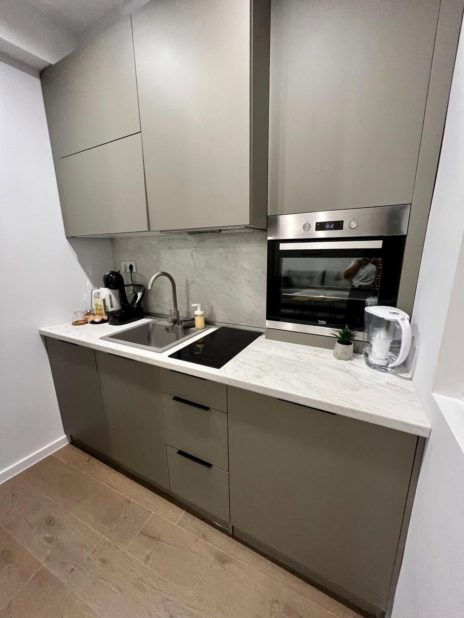 Vanquish Central Apartment فارنا المظهر الخارجي الصورة