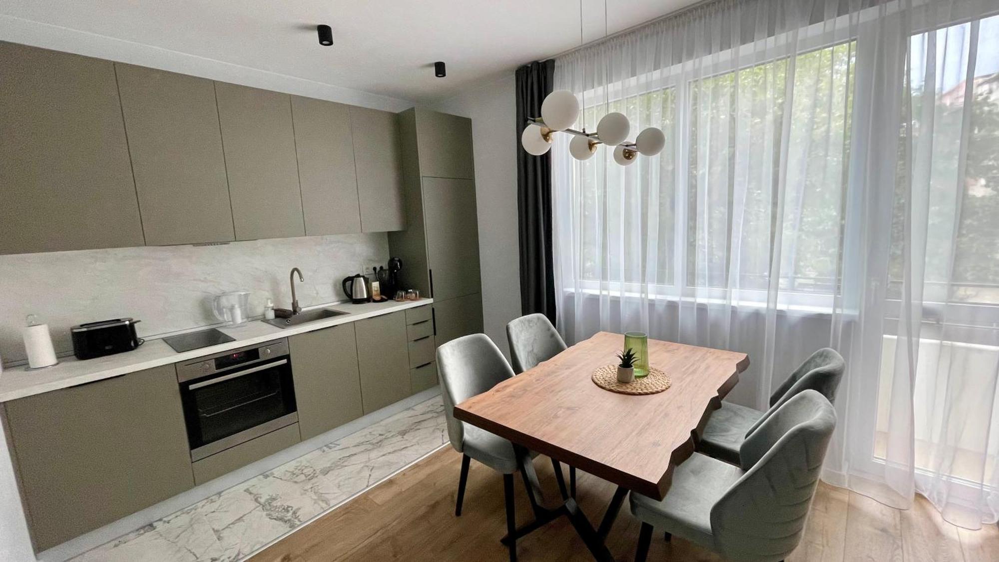 Vanquish Central Apartment فارنا المظهر الخارجي الصورة